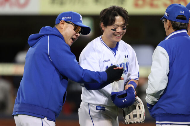 박진만 감독과 박승규./삼성 라이온즈