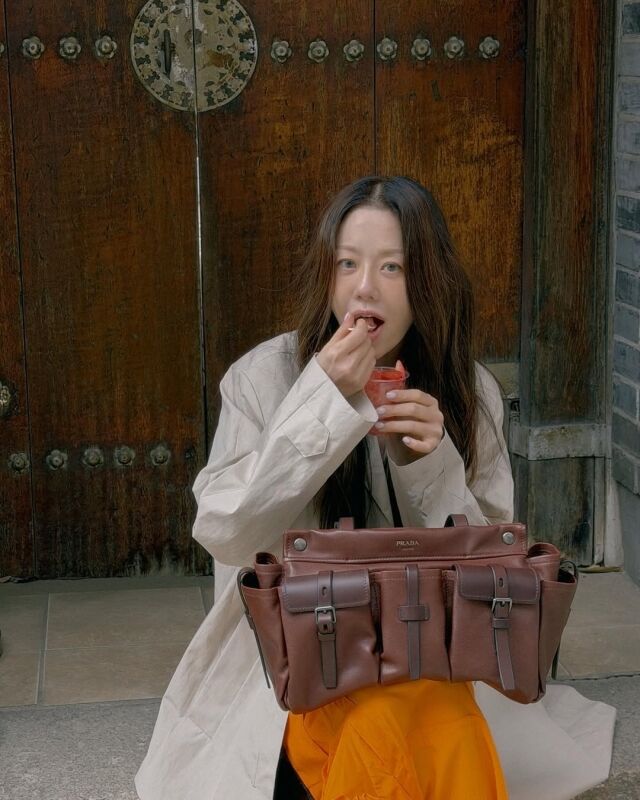 고현정이 세련된 봄 패션과 독보적인 분위기로 근황을 전했다. / 고현정 SNS