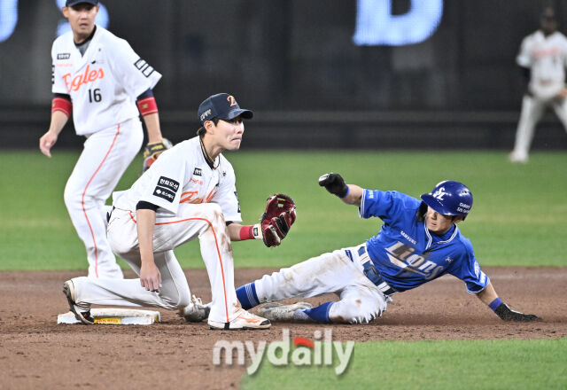 14일 오후 대전 한화생명볼파크에서 진행된 '2026 프로야구 KBO리그' 한화이글스와 삼성 라이온즈의 경기. 삼성 김지찬이 5회초 1사 1,3루서 도루에 성공하고 있다./마이데일리