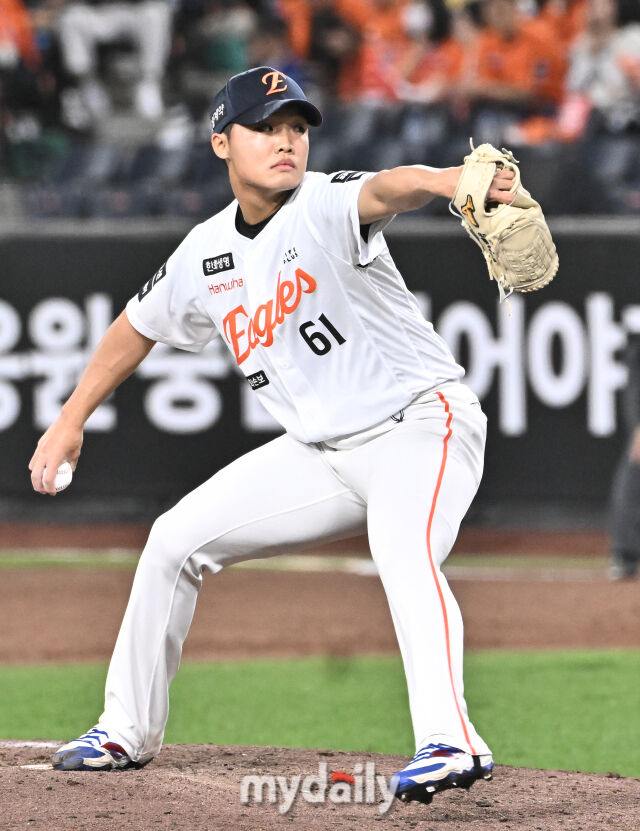 14일 오후 대전 한화생명볼파크에서 진행된 '2026 프로야구 KBO리그' 한화이글스와 삼성 라이온즈의 경기. 한화 정우주가 역투하고 있다./마이데일리