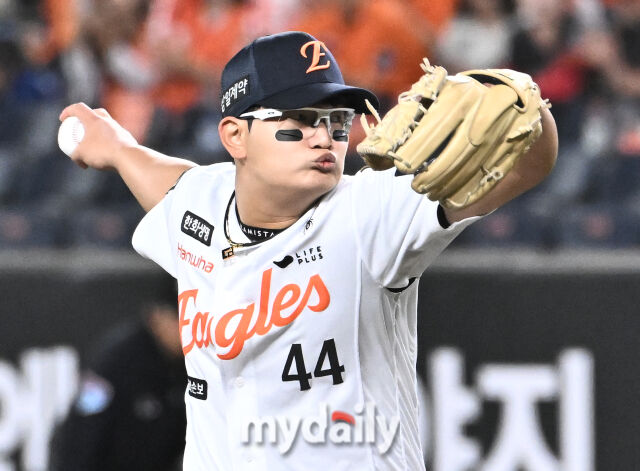 14일 오후 대전 한화생명볼파크에서 진행된 '2026 프로야구 KBO리그' 한화이글스와 삼성 라이온즈의 경기. 한화 김서현이 역투하고 있다./대전 = 송일섭 기자