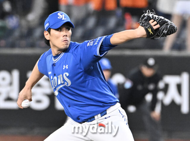 14일 오후 대전 한화생명볼파크에서 진행된 '2026 프로야구 KBO리그' 한화이글스와 삼성 라이온즈의 경기. 삼성 김재윤이 역투하고 있다./마이데일리