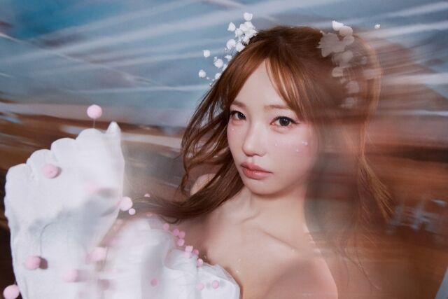 밴드 QWER 멤버 마젠타 미니 4집 '세리머니' 콘셉트 포토 / 쓰리와이코프레이션