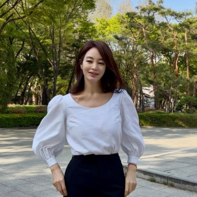 김혜수가 아이들과 함께한 순간을 공개했다. / 김혜수 SNS
