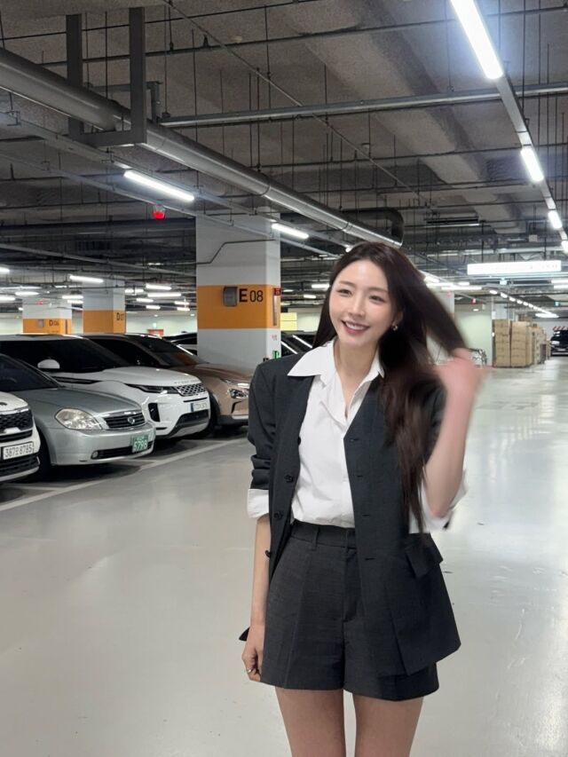 성해은이 주차장에서도 빛나는 비주얼을 자랑했다. / 성해은 SNS