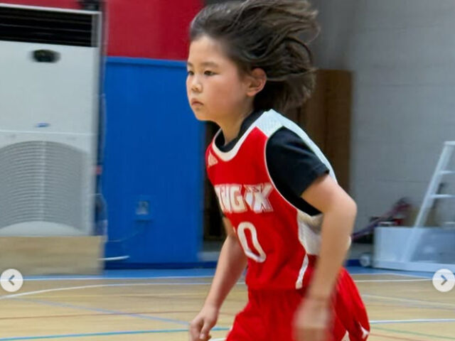 김나영과 마이큐의 아들은 농구에 도전하고 있다. / 마이큐 소셜미디어 