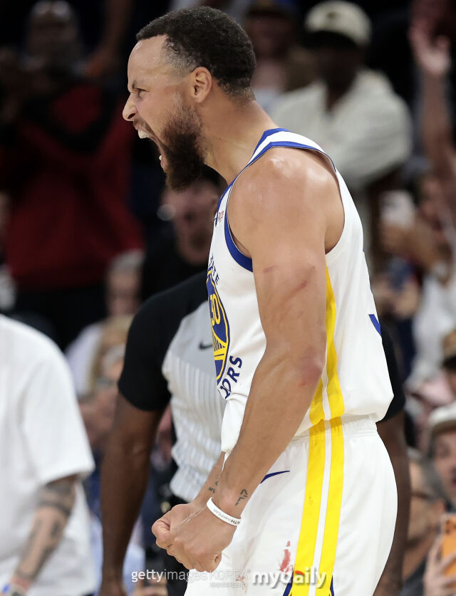 커리가 골을 넣고 기뻐하고 있다. /게티이미지코리아