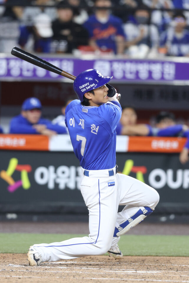 이재현이 타격을 하고 있다./삼성 라이온즈