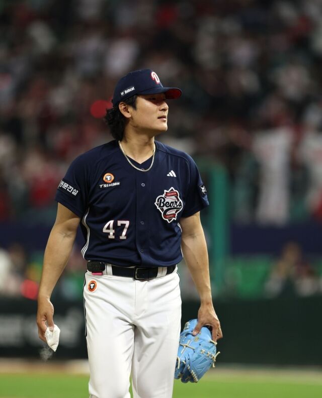 아쉬움을 삼키는 곽빈./두산 베어스