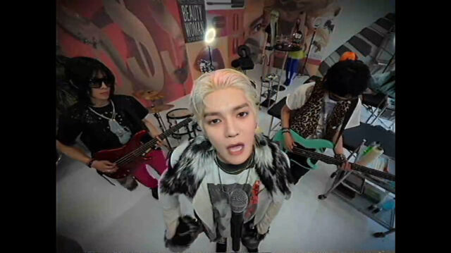 태용 ‘Rock Solid (Feat. Anderson .Paak)’ / 뮤직비디오 캡처