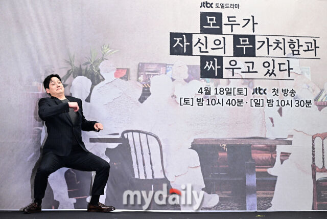 ▲ 박해준 '앗, 배경이 힘이 없네'