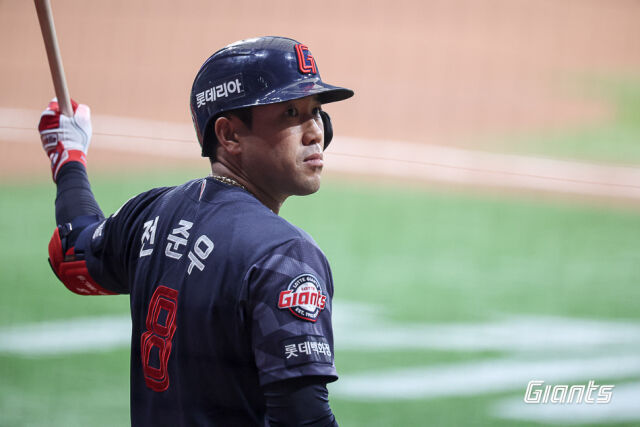 타격 슬럼프에 빠진 전준우./롯데 자이언츠