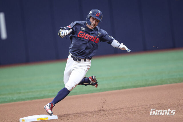 아직 100% 베이스 러닝은 어려운 황성빈./롯데 자이언츠