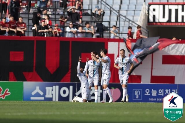 제르소의 득점 이후 인천 선수들이 기뻐하고 있다./한국프로축구연맹