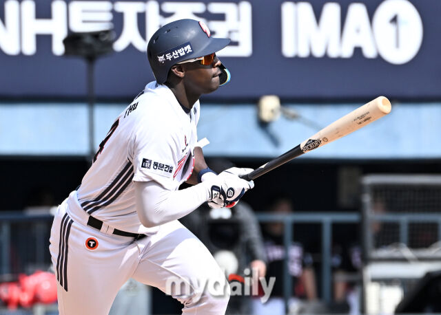 19일 오후 서울 잠실야구장에서 진행된 '2026 프로야구 KBO리그' 두산베어스와 KIA타이거즈의 경기.<br><br>두산 카메론이 4회말 1사에서 안타를 치고 있다./잠실=송일섭 기자