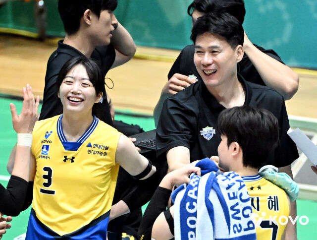 김다인과 강성형 감독./KOVO