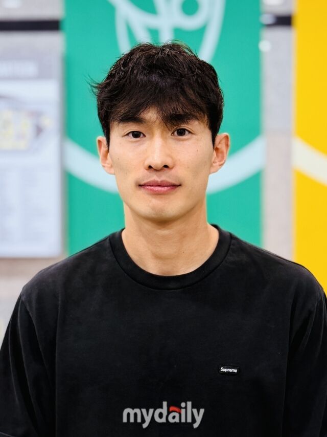 김문환(대전 하나시티즌)이 지난 18일 서울월드컵경기장에서 펼쳐진 FC서울과의 경기에서 1-0으로 승리한 후 취재진과 인터뷰를 진행하고 있다./서울월드컵경기장=최병진 기자