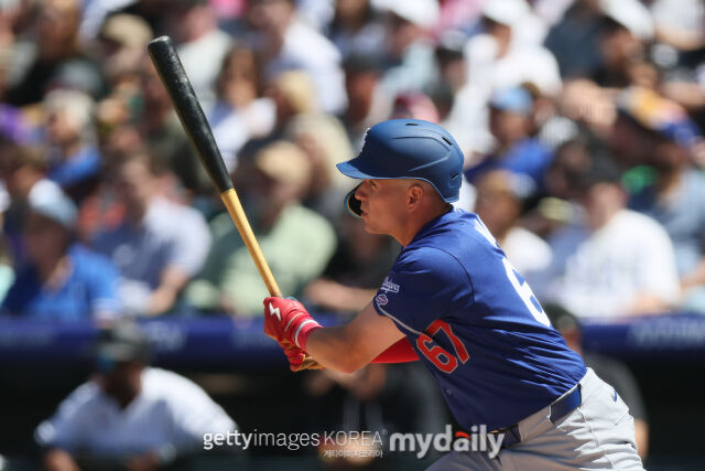 라이언 워드가 20일 쿠어스필드에서 열린 2026 메이저리그 콜로라도 로키스와 경기에서 타격하고 있다./게티이미지코리아