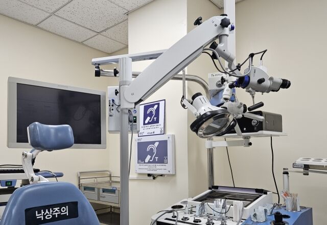 소아이비인후과 진료실에 구축된 ‘스마트 히어링루프‘ 시스템. /서울대병원