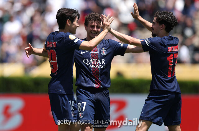 이강인, 네베스, 비티냐(왼쪽부터)가 2025 클럽월드컵 아틀레티코 마드리드전에서 골세리머니를 펼치고 있다. /게티이미지코리아