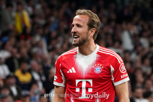 해리 케인(바이에른 뮌헨)이 지난 8일 스페인 마드리드의 에스타디오 베르나베우에서 열린 레알 마드리드와의 유럽축구연맹(UEFA) 챔피언스리그 8강 1차전서 득점 후 세리머니하고 있다. /게티이미지코리아