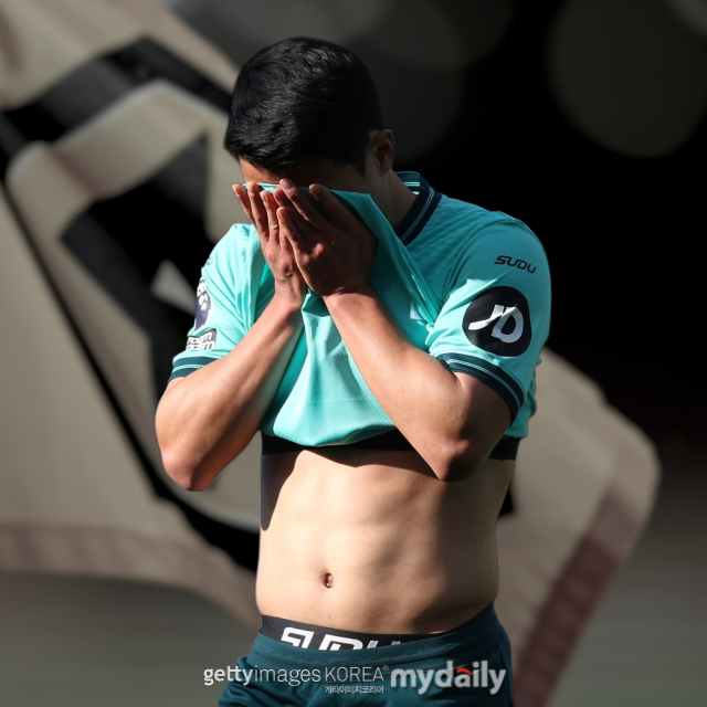 황희찬의 소속팀 울버햄튼이 21일 웨스트햄과 크리스탈 팰리스의 경기가 0-0으로 비긴 뒤 2부리그로 강등됐다./게티이미지코리아