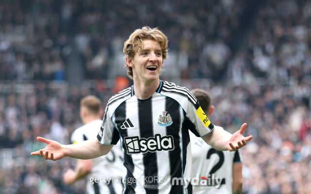 앤서니 고든(뉴캐슬 유나이티드)이 3월 22일 영국 뉴캐슬어폰타인의 세인트 제임스 파크에서 열린 2025-26시즌 잉글랜드 프리미어리그 31라운드 선덜랜드와의 맞대결에서 득점한 뒤 기뻐하고 있다. /게티이미지코리아