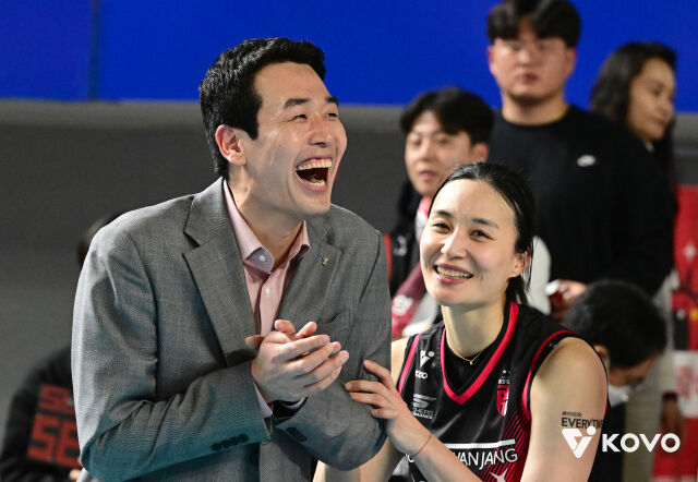 고희진 감독과 표승주./KOVO