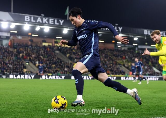 양민혁이 22일 열린 포츠머스전에서 명단 제외되며 13경기 연속 결장했다. 드리블을 하고 있는 양민혁./게티이미지코리아