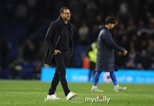 리암 로세니어 첼시 감독이 22일 아메리칸 익스프레스 스타디움에서 열린 브라이튼과 원정 경기에서 0-3으로 패배한 뒤 선수단의 마음가짐을 비판했다. 경기 후 로세니어 감독이 경기장을 빠져나가고 있다. /게티이미지코리아