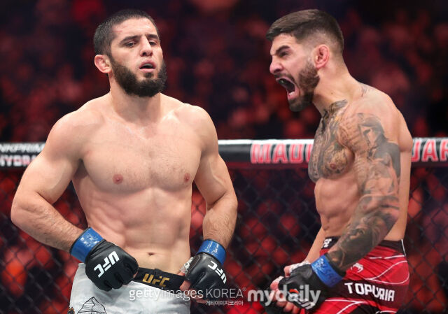 토푸리아(오른쪽)가 마카체프를 서브미션으로 꺾을 것이라고 큰소리쳤다. /게티이미지코리아