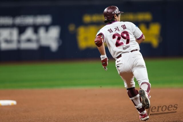 22일 경기에서 팀 선취점의 발판이 된 2루타를 날린 임지열./키움 히어로즈