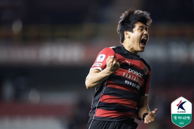 이호재(포항스틸러스)가 22일 포항스틸야드에서 열린 '하나은행 K리그1 2026' 9라운드 광주FC와의 맞대결에서 득점한 뒤 환호하고 있다. /한국프로축구연맹