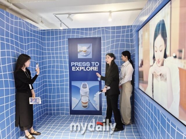 ‘버츄오 월드’ 팝업은 무한한 커피 세계를 경험할 수 있도록 3가지 테마 공간을 선보인다. /방금숙 기자