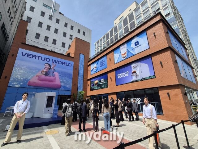 네스프레소는 24일부터 5월 3일까지 성수동에서 운영되는 ‘버츄오 월드’ 팝업스토어 전경. /방금숙 기자