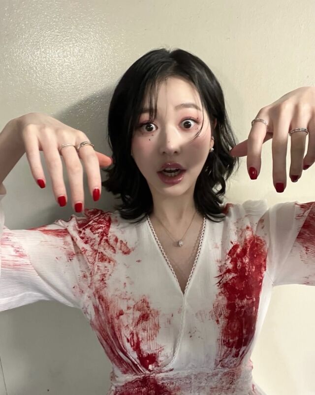 장다아가 귀신 분장을 한 채 영화 흥행에 대한 기쁨을 전했다. / 장다아 SNS