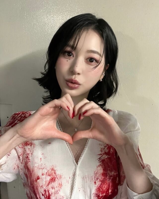 장다아가 귀신 분장을 한 채 영화 흥행에 대한 기쁨을 전했다. / 장다아 SNS