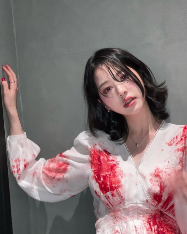 장다아가 귀신 분장을 한 채 영화 흥행에 대한 기쁨을 전했다. / 장다아 SNS