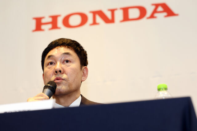 이지홍 혼다 코리아 대표이사가 23일 오후 서울 강남구 코엑스에서 열린 혼다 코리아 자동차 시장 철수 관련 기자회견에서 발언하고 있다. /뉴시스