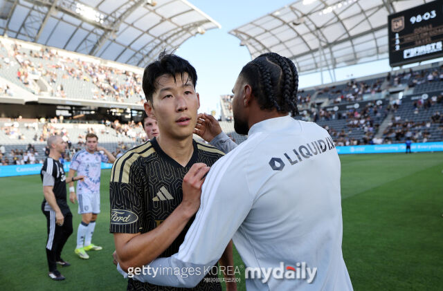 손흥민(로스앤젤레스 FC)이 23일 미국 캘리포니아주 로스앤젤레스의 BMO 스타디움에서 열린 2026시즌 메이저리그사커(MLS) 9라운드 콜로라도 래피즈전에서 슈팅을 하나도 시도하지 못했다. 지난 20일 산호세 어스퀘이크스전이 끝난 뒤 손흥민의 모습. /게티이미지코리아