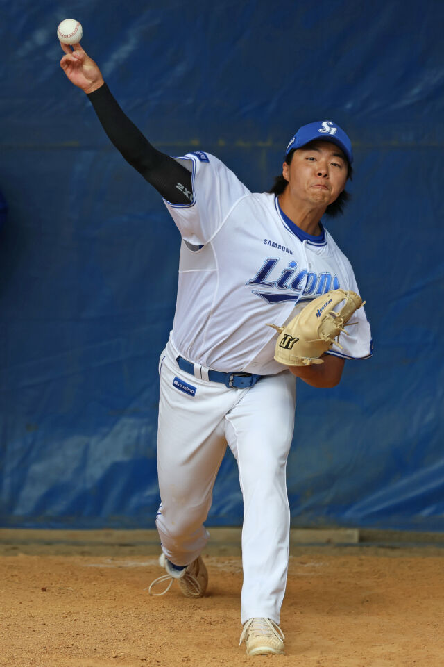 김무신이 드디어 퓨처스리그 마운드에 올랐다. 지난 3월 스프링캠프에서 투구하고 있다./삼성 라이온즈 제공