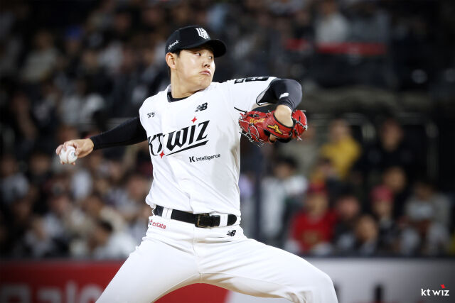 소형준이 23일 수원 KIA 타이거즈전 공을 던지고 있다./KT 위즈 제공
