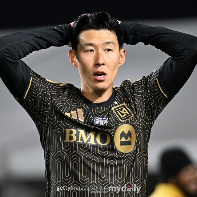 손흥민의 소속팀 LA FC가 23일 BMO 스타디움에서 열린 콜로라도 라피즈와 홈 경기에서 0-0으로 비겼다. 손흥민이 득점 기회를 놓친 후 아쉬워하고 있다. /게티이미지코리아