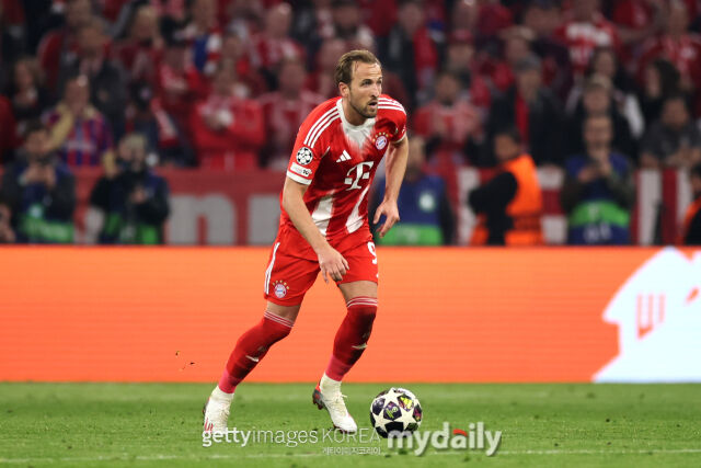 23일 기브미스포츠 보도에 따르면 바이에른 뮌헨의 해리 케인이 2026년 발롱도르 파워랭킹 1위를 차지했다. 케인이 드리블을 하고 있다. /게티이미지코리아