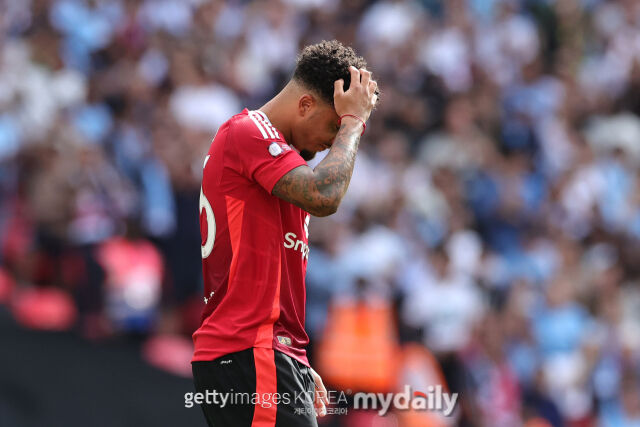 24일 스카이스포츠 보도에 따르면 제이든 산초(아스톤 빌라)는 도르트문트에 긍정적인 반응을 보였다. 맨체스터 유나이티드 시절 승부차기를 실축한 산초. /게티이미지코리아