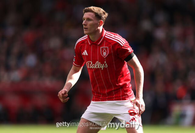 24일 스카이스포츠 보도에 따르면 맨체스터 시티가 올여름 엘리엇 앤더슨(노팅엄 포레스트) 영입전에서 선두를 달리고 있다. 경기에 출전한 앤더슨. /게티이미지코리아