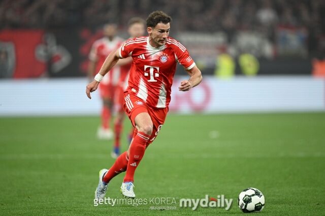 24일 독일 '스카이스포츠' 보도에 따르면 바이에른 뮌헨과 결별하는 레온 고레츠카의 차기 행선지로 AC 밀란이 유력해졌다. 고레츠카가 드리블을 하고 있다./게티이미지코리아
