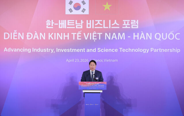 최태원 SK회장 겸 대한상공회의소 회장이 23일 베트남 하노이에서 열린 한-베트남 비즈니스 포럼에서 환영사를 하고 있다. /대한상공회의소