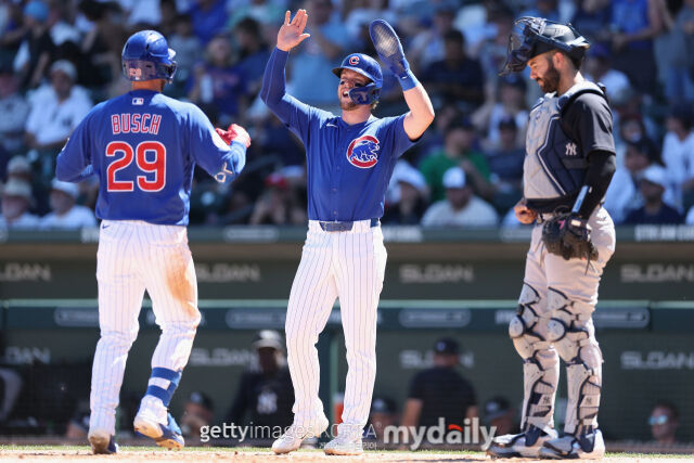 부진에서 빠져 나오고 있는 마이클 부쉬(왼쪽)과 꾸준한 활약 중인 니코 호너(중앙)./게티이미지코리아