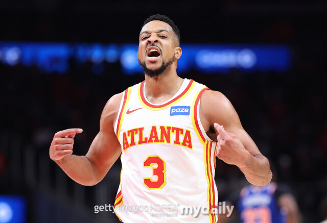 맥컬럼이 24일 뉴욕과 경기에서 3점포를 터뜨린 뒤 환호하고 있다. /게티이미지코리아